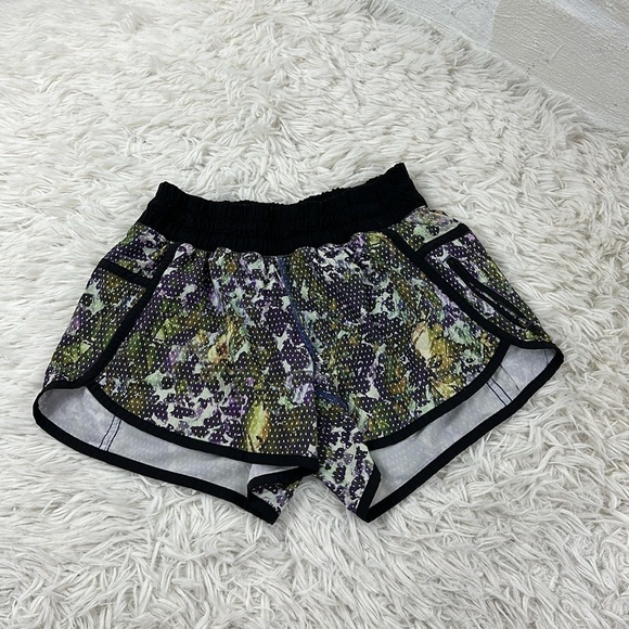 🔥$SALE$🔥 Lululemon Tracker Short III *4-way Stretch Floral Sport White Multi - Picture 1 of 5